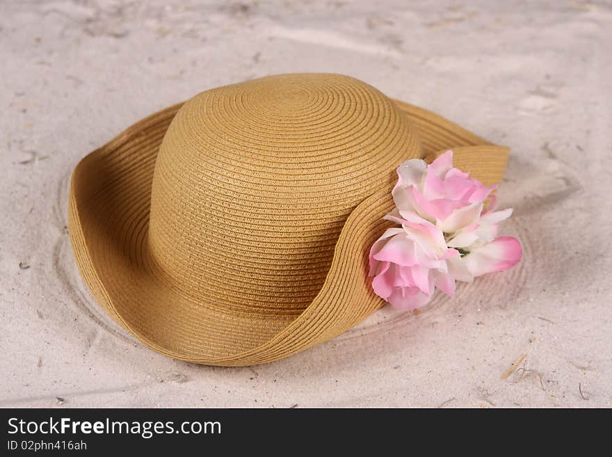 Woman s beach hat laying in the sand