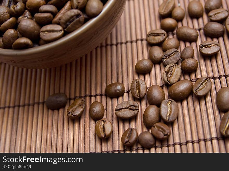 Roasted coffee beans with the ceramic bowl