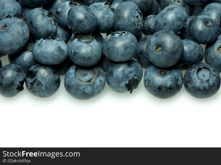 Arrangement of blueberries leaving copy space for text at the bottom