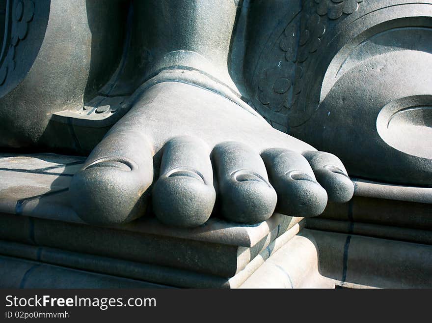 Thiruvalluvar s feet on island near Kanyakuma