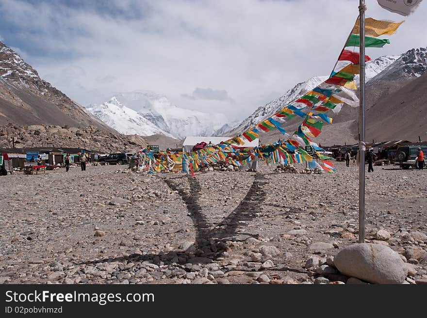 Mount everest with snow covered in summer