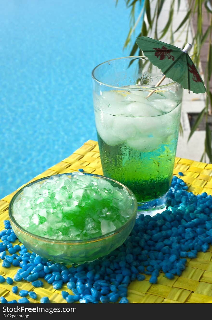 Iced drinks Placed on board in private pools. Iced drinks Placed on board in private pools.