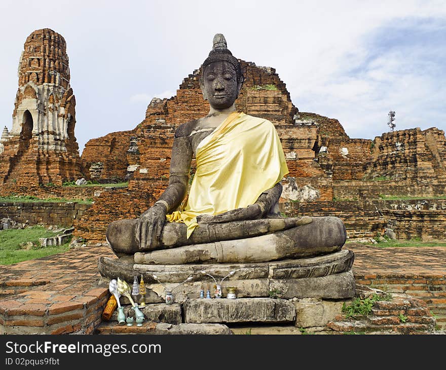 Ayutthaya Buddha in Wat Mahathat