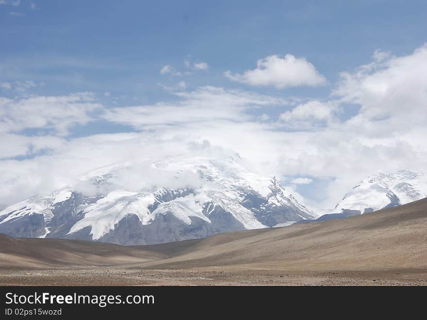 Muztag Ata in Xinjiang of China.Elevation 7546 meters