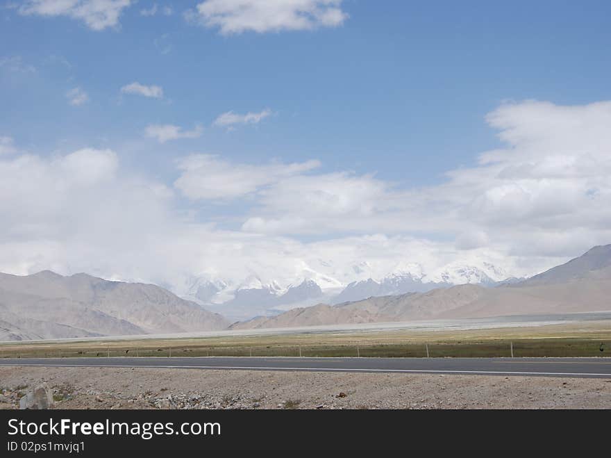 Muztag Ata in Xinjiang of China.Elevation 7546 meters