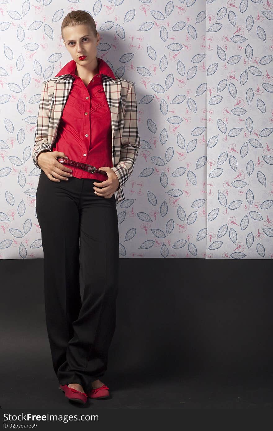 Woman with red lips against the wall