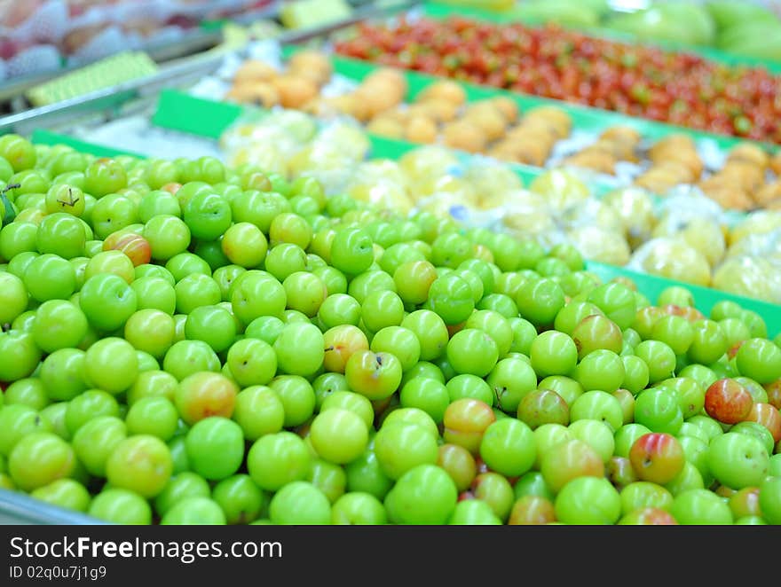 In the supermarket sells various fruits. In the supermarket sells various fruits