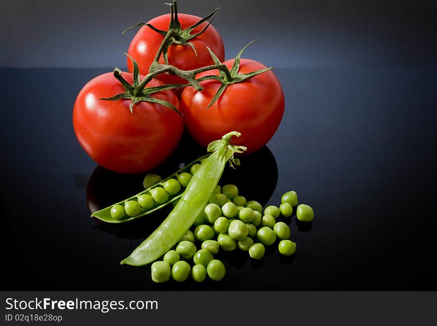 Tomatoes and green peas