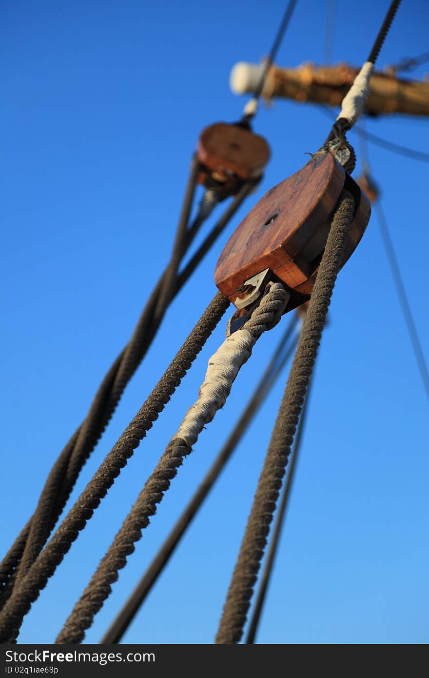 Old Ship tackles on the frigate