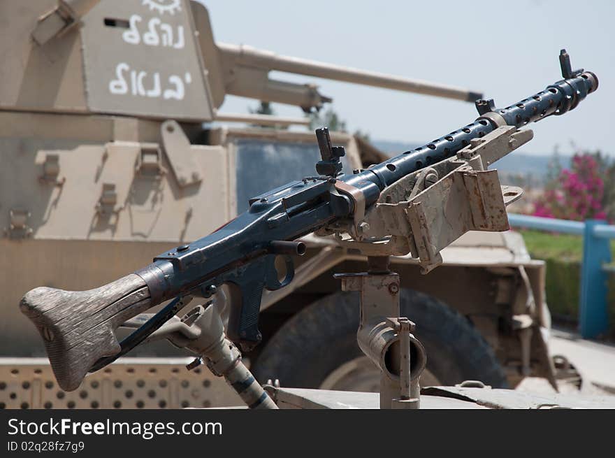 Machine gun mounted on top of the turret . Machine gun mounted on top of the turret .