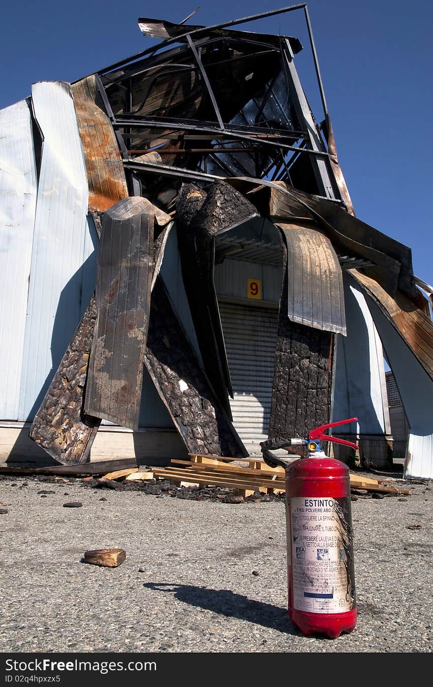 Collapse of a factory after the fire