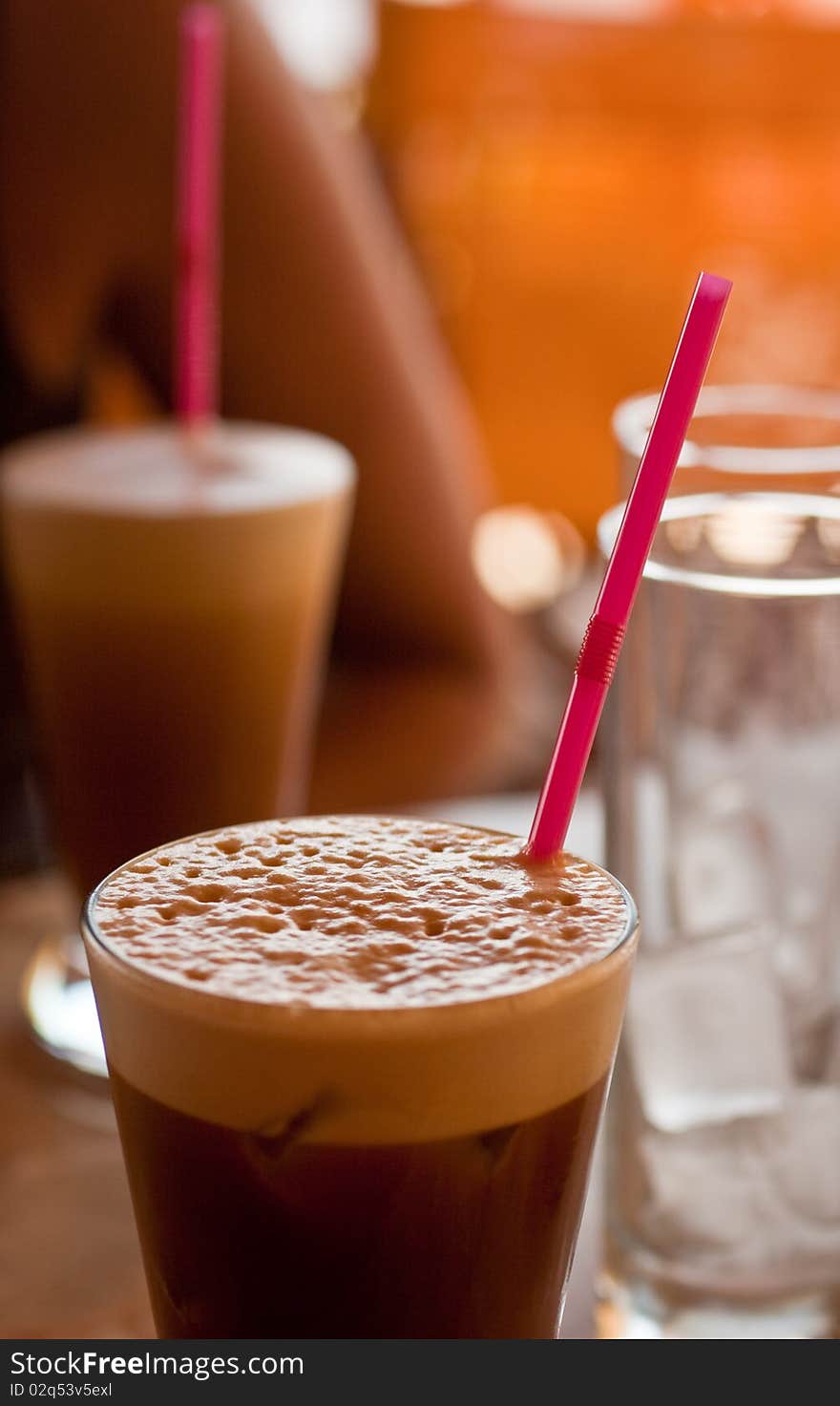 Caffè shakerato, could coffee with straws