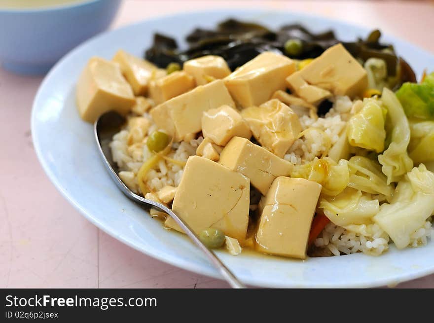 Chinese vegetarian bean curd cuisine served with rice. Ingredients include bean curd and mushrooms. Suitable for food and beverage, healthy eating and lifestyle, and diet and nutrition.