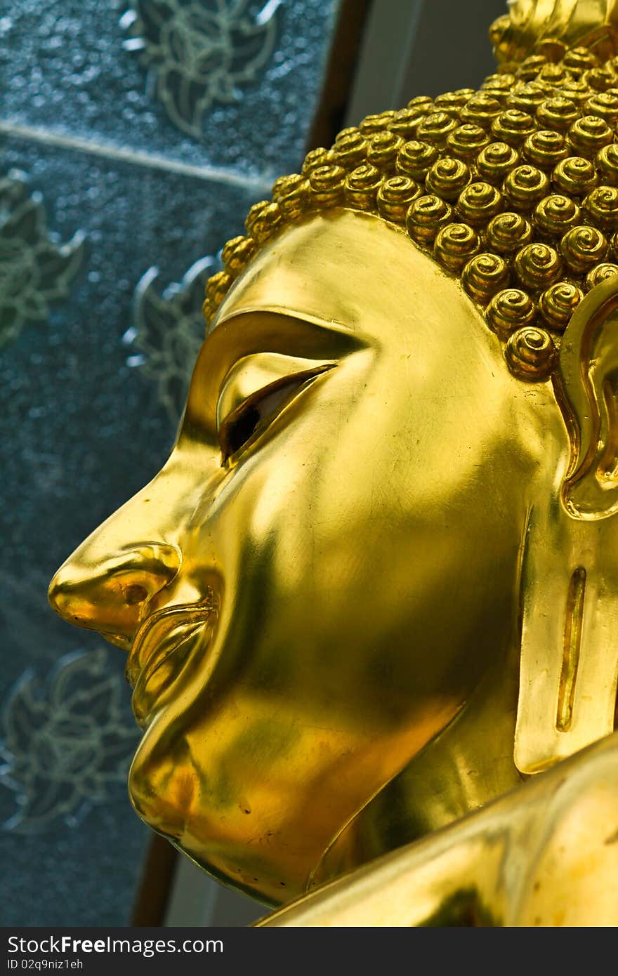 The face of Golden Buddha