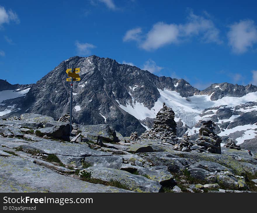 'Improvement of the mountain summits' - the laying of stones in the shape of mounds