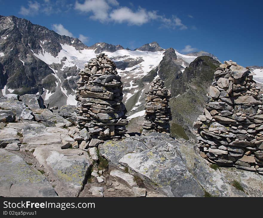 'Improvement of the mountain summits' - the laying of stones in the shape of mounds