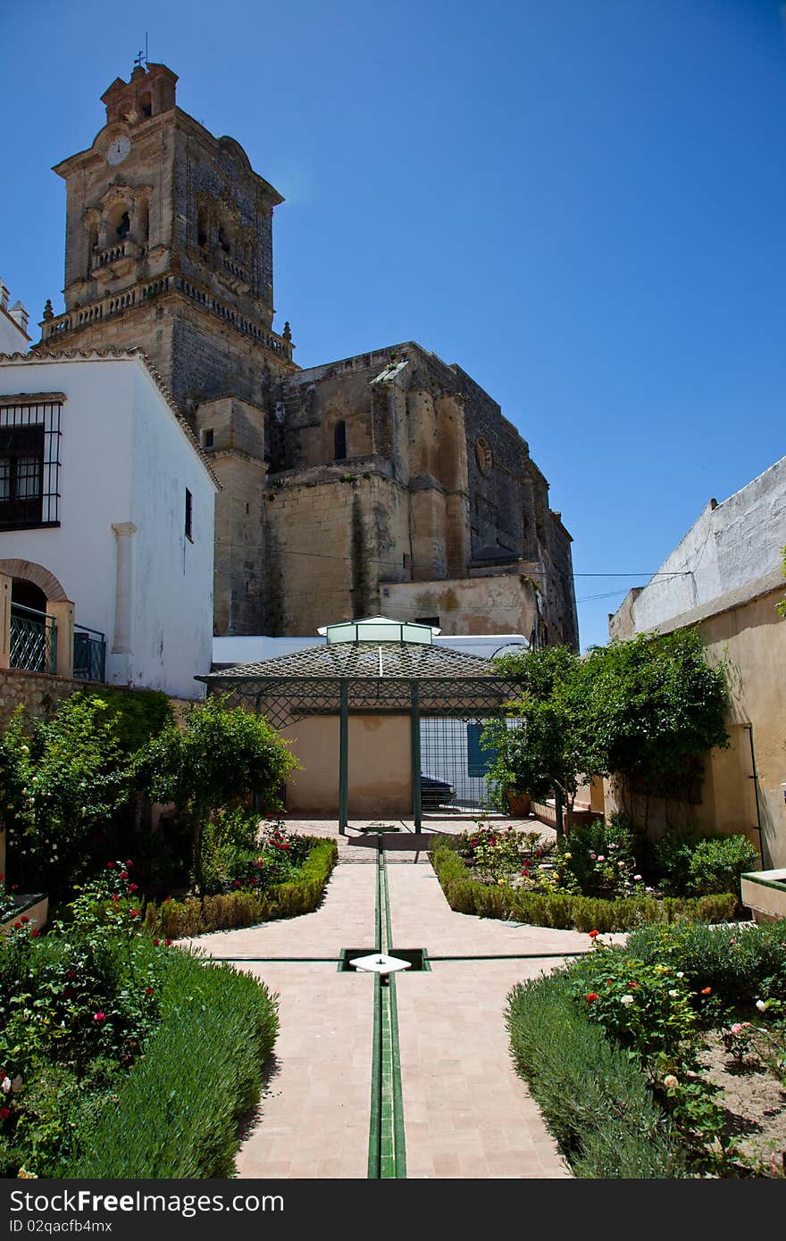 Andalusi garden and San Pedro church in the background