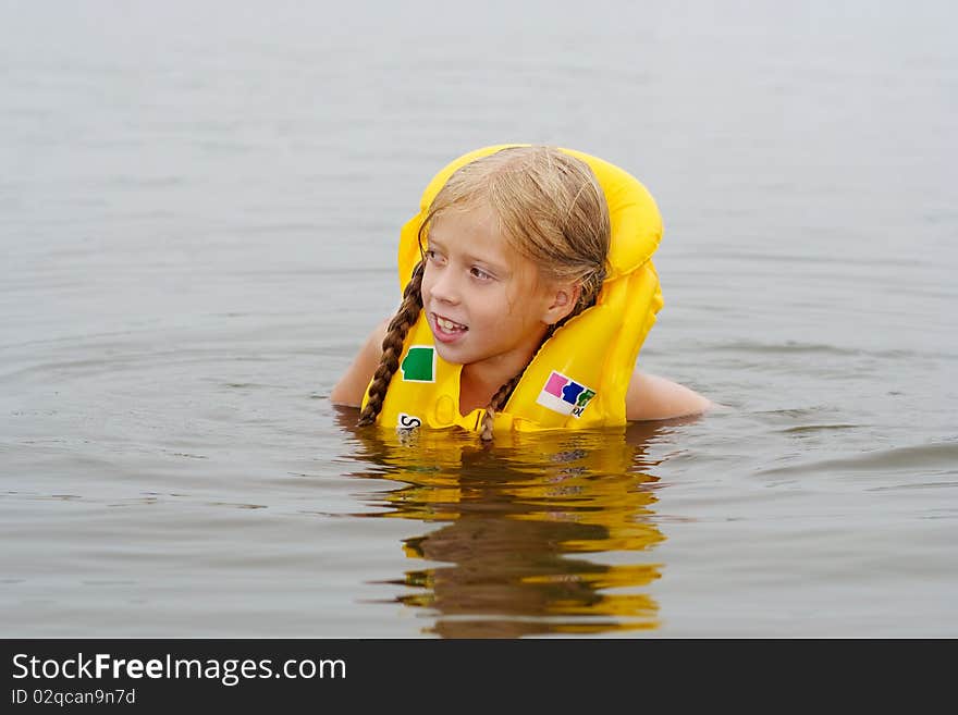 The floating girl in a life jacket