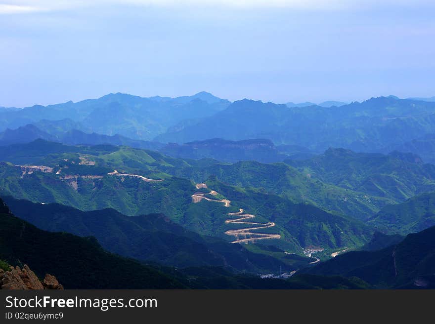 This photo was taken at the peak Baihua Mountain, Beijing, China. Baihua unique environment and beautiful scenery, is a good tourist place. 720mm or more in annual precipitation, average July temperature is 22 ℃, is the summertime summer the resort. Baihua Baihuashan forest coverage rate of 90%, which reflects the natural vegetation typical of the natural landscape of North China mountains, animals, plant species rich in resources, is the most beautiful mountain in Beijing. This photo was taken at the peak Baihua Mountain, Beijing, China. Baihua unique environment and beautiful scenery, is a good tourist place. 720mm or more in annual precipitation, average July temperature is 22 ℃, is the summertime summer the resort. Baihua Baihuashan forest coverage rate of 90%, which reflects the natural vegetation typical of the natural landscape of North China mountains, animals, plant species rich in resources, is the most beautiful mountain in Beijing.