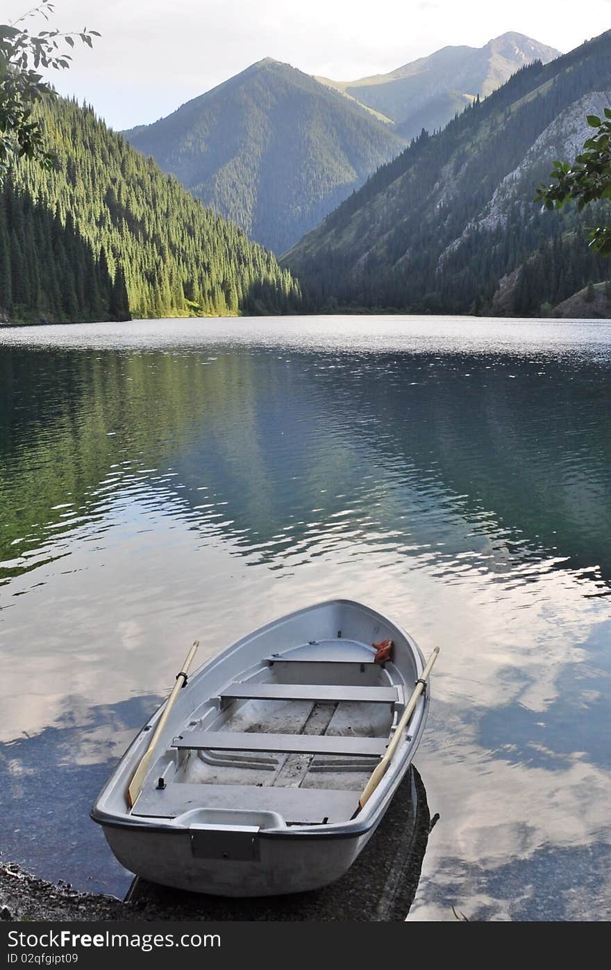 Peaceful mountainscape with boat