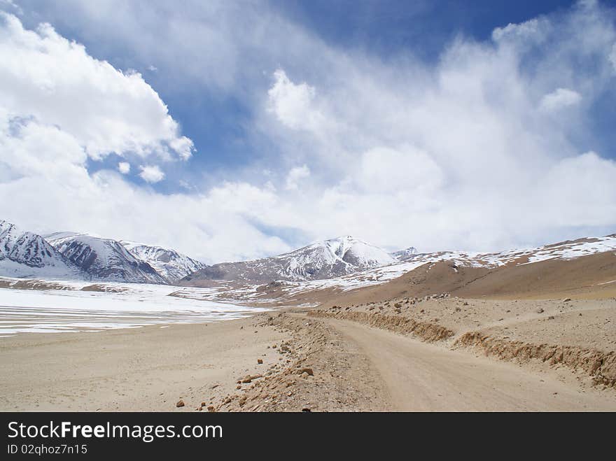 Desolate mountain road towards horizon