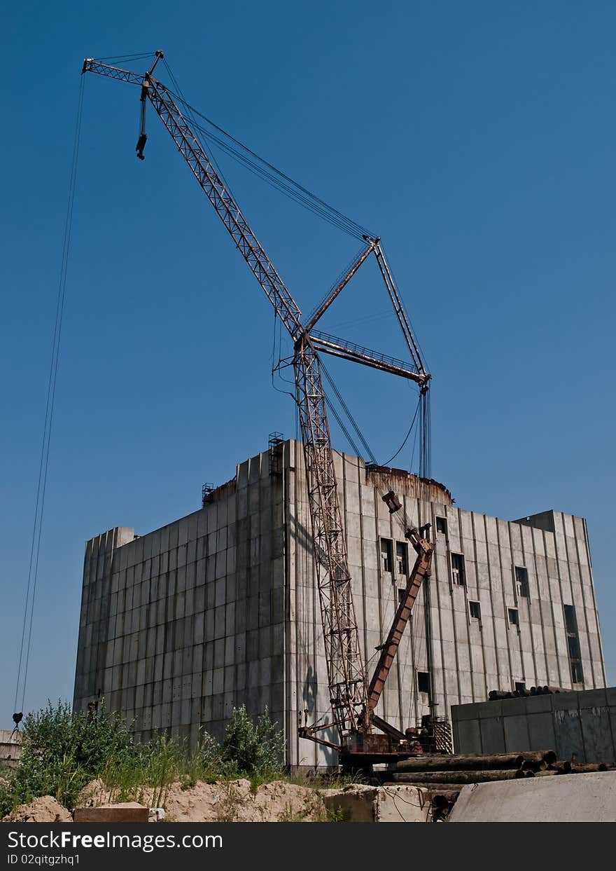 Building and crane