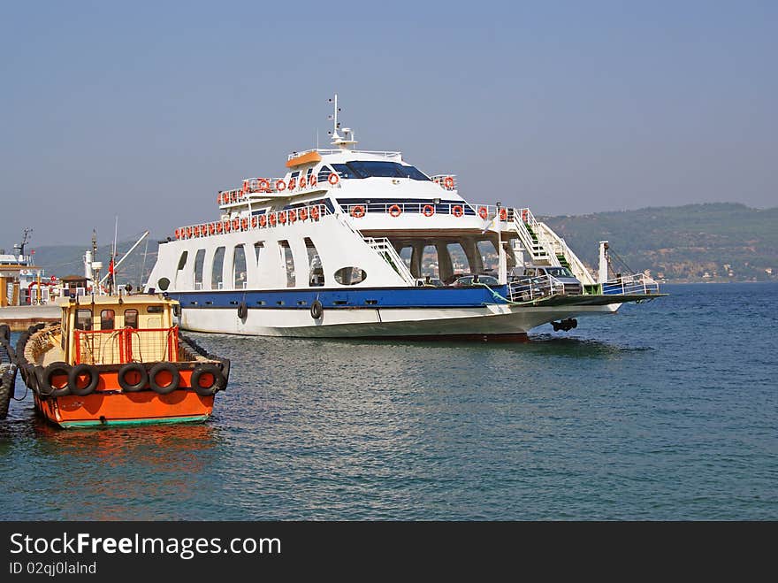 Ferryboat leaving port