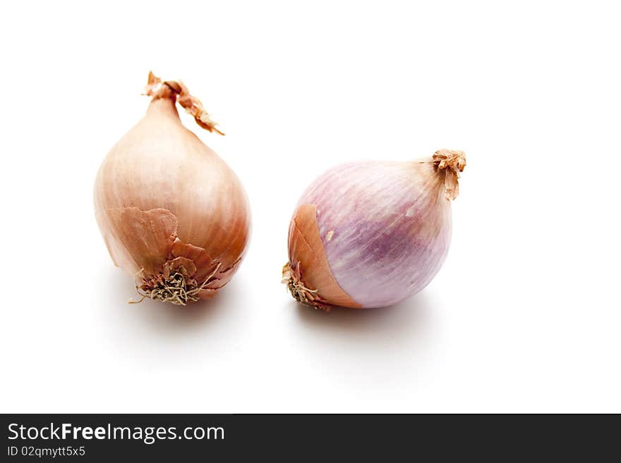 Refine red onions with root