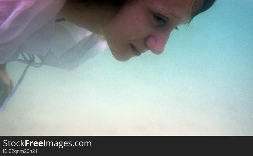 Young girl is treing to see under water