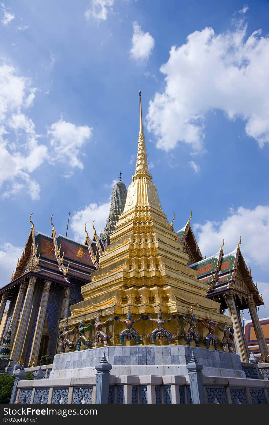 Gold pagoda at Wat Phra Kaew