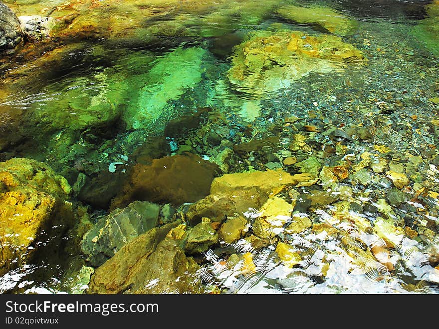 The springs is limpid with crystal water.