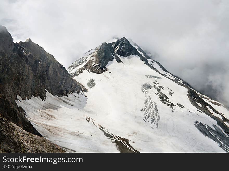 Shot of mountains in austrian Alpes. Shot of mountains in austrian Alpes.