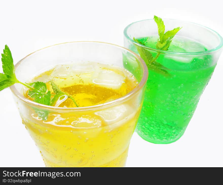 Green and yellow lemonade