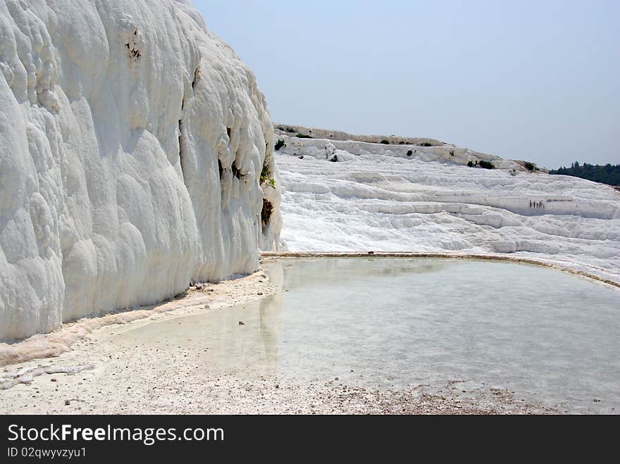 Lake on sunny terrace in pamukkale