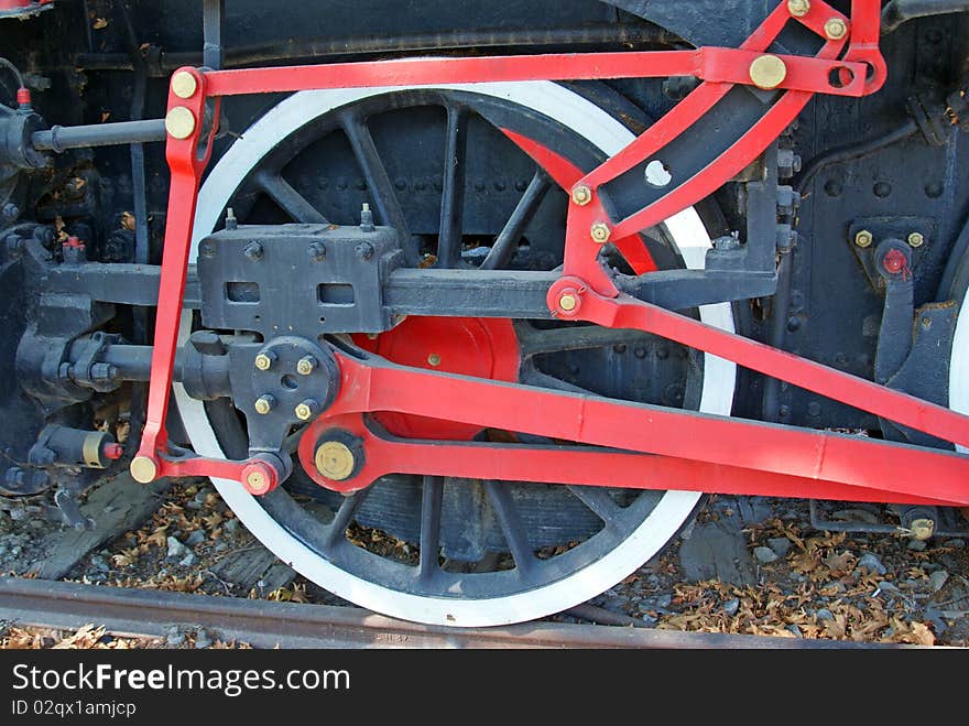 Ingenious mechanism at locomotive wheels