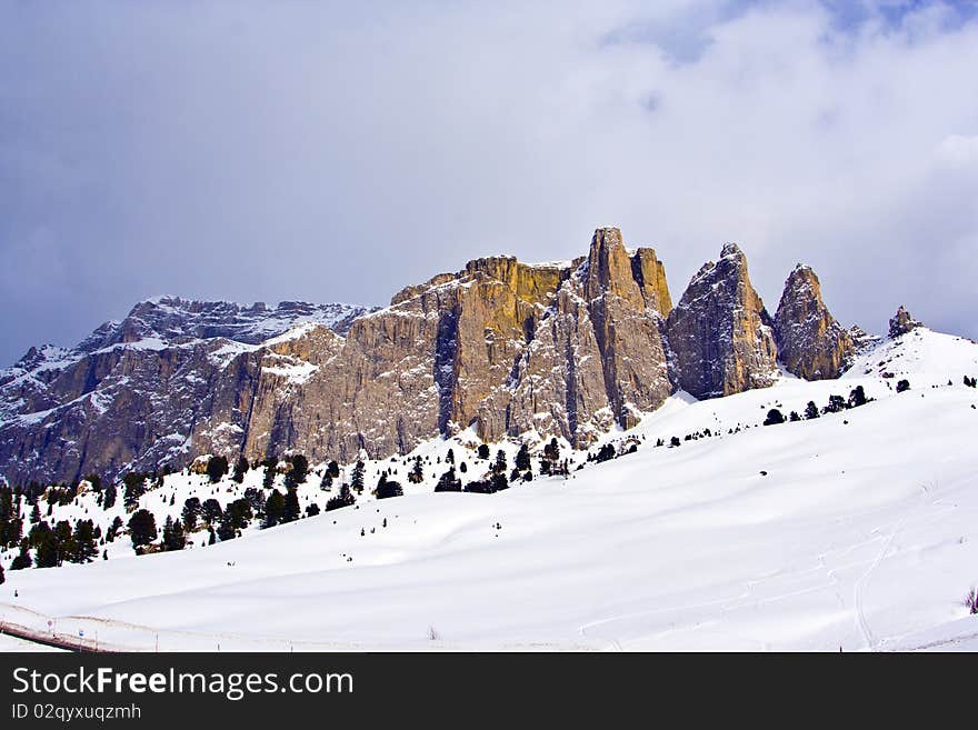 Dolomite mountains, Sella pass