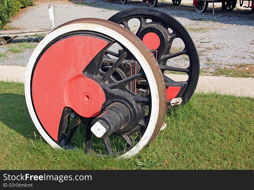 Iron locomotive wheels with rotation mechanism. Iron locomotive wheels with rotation mechanism