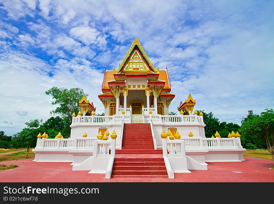 White Sanctuary is the architecture of Buddhism Tha Wung, Lopburi is located.