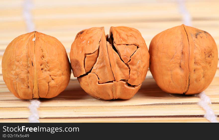 Walnuts with bur background looking great. Walnuts with bur background looking great.