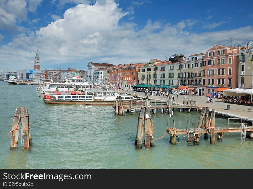 Quay Riva degli Schiavoni in Venice, Italia. Quay Riva degli Schiavoni in Venice, Italia.