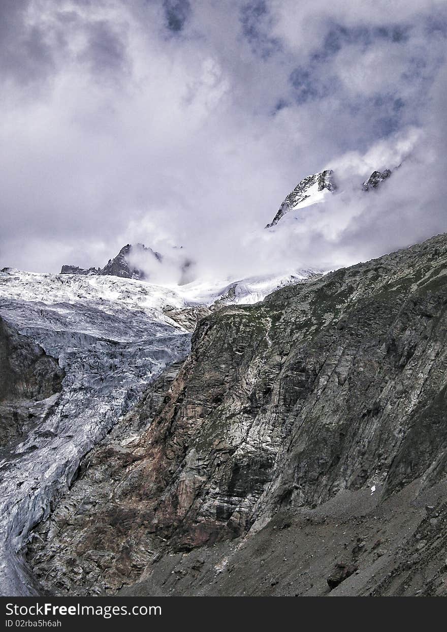 Pre de bar glacier in val ferret