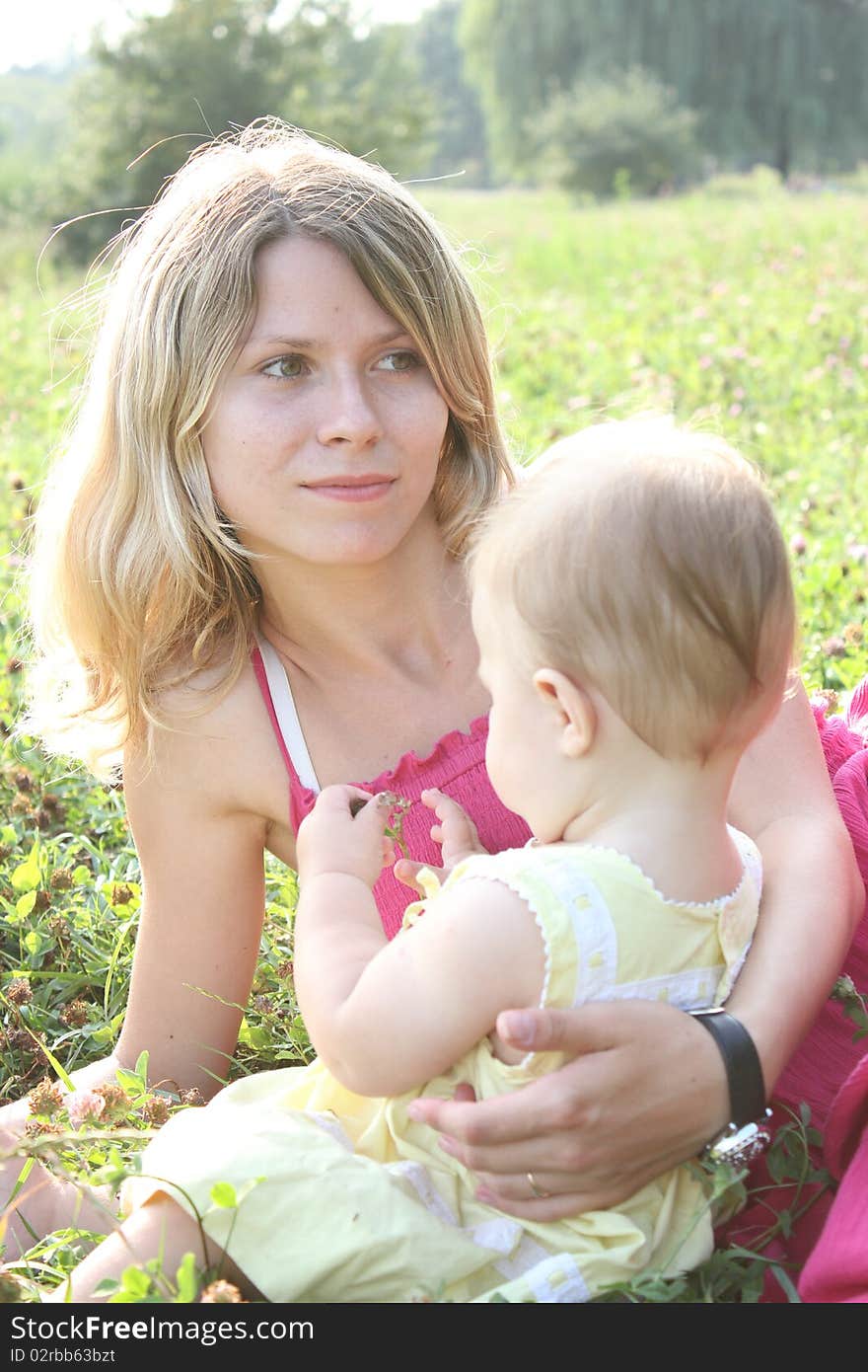 The young mum with the daughter