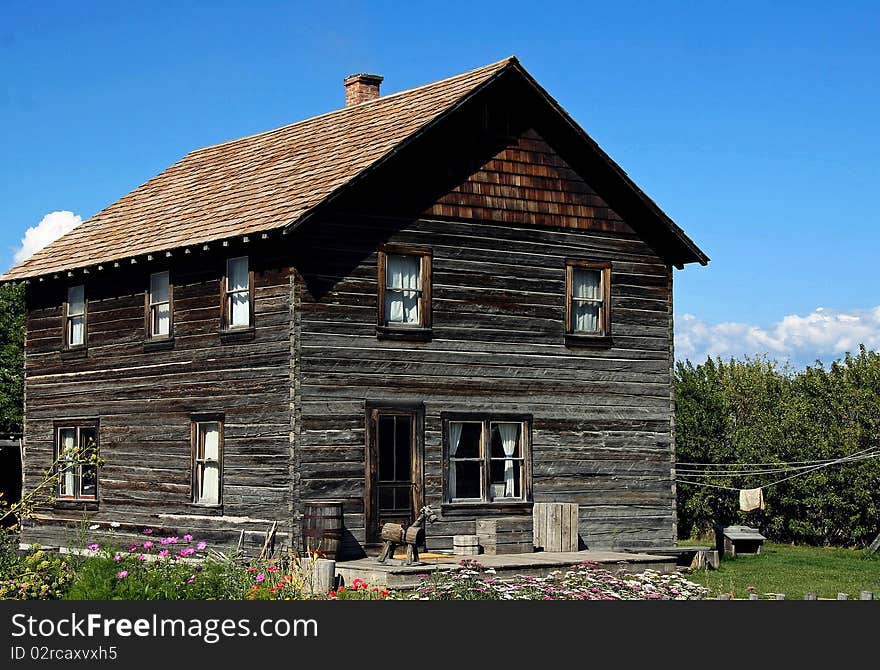 Historic wood pioneer cabin from the early west at Fort Steele, Canada. Historic wood pioneer cabin from the early west at Fort Steele, Canada