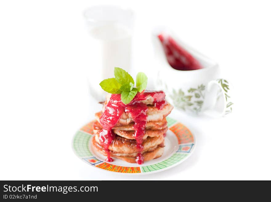 Pancakes with fresh raspbery sauce and mint