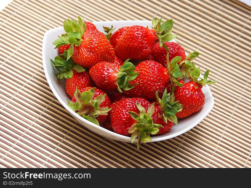 Fresh strawberries in a bowl