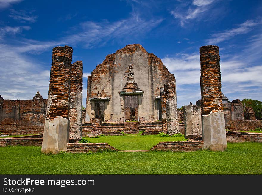 Wat Phasrirattanamahathat in Lopburi of Thailand