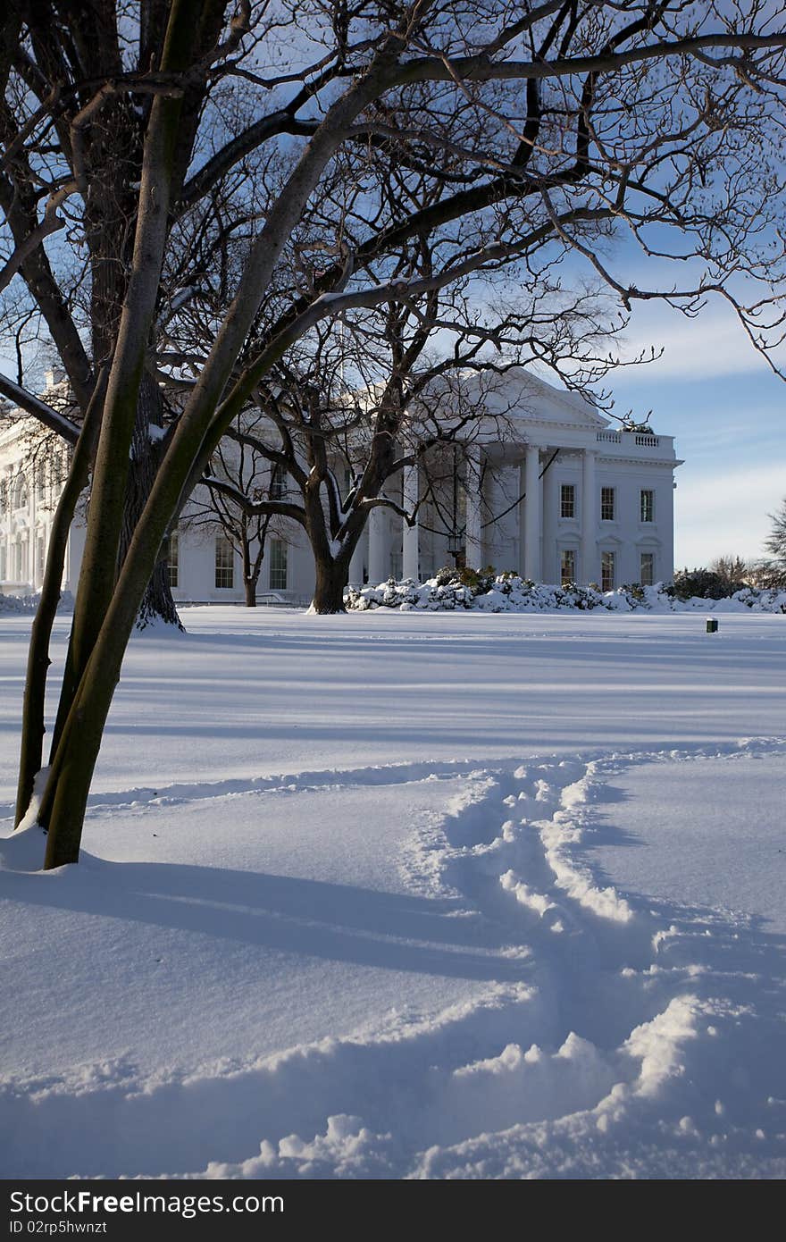 White House in Washington in the middle of the winter with snow