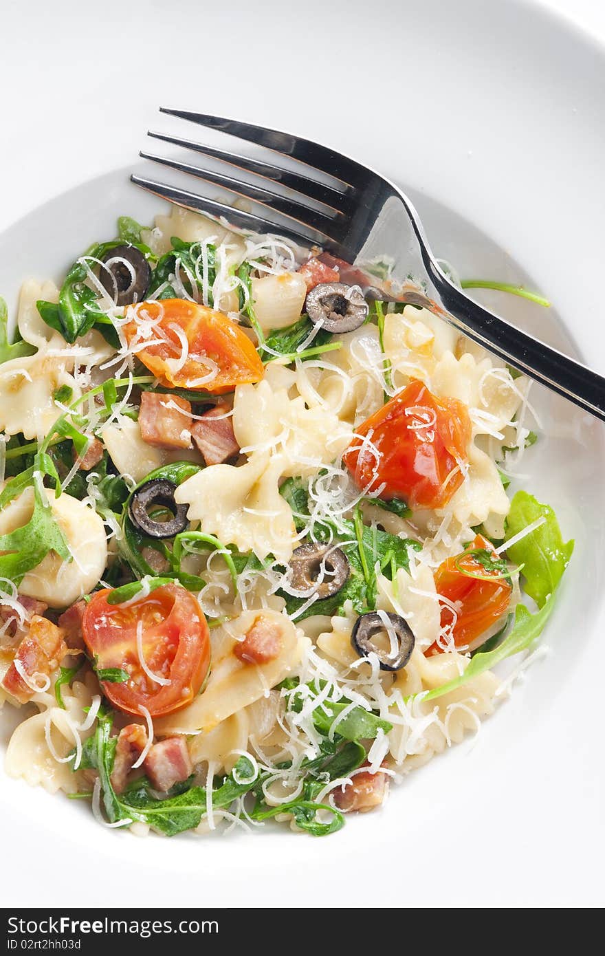 Pasta farfalle with Parma ham and cherry tomatoes