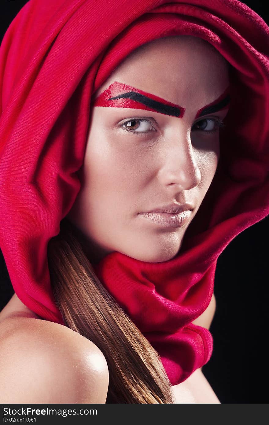 Red eyebrows on the person of the young and beauti