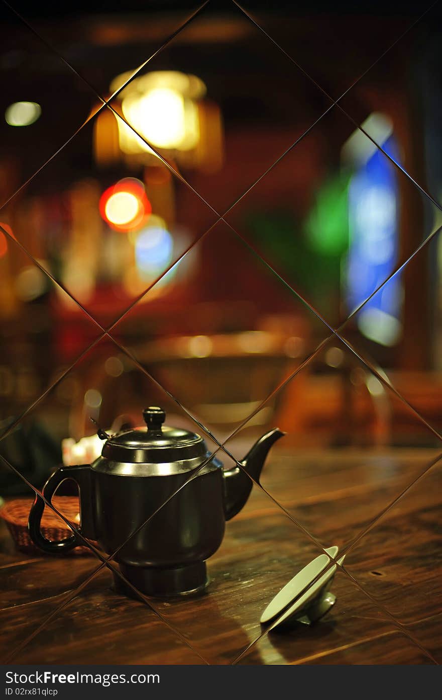 A teapot in mirror with colorful background